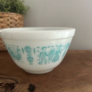 Turquoise PYREX Milk Glass Mixing Bowl Sm 1.5 Amish Buttermilk Teal